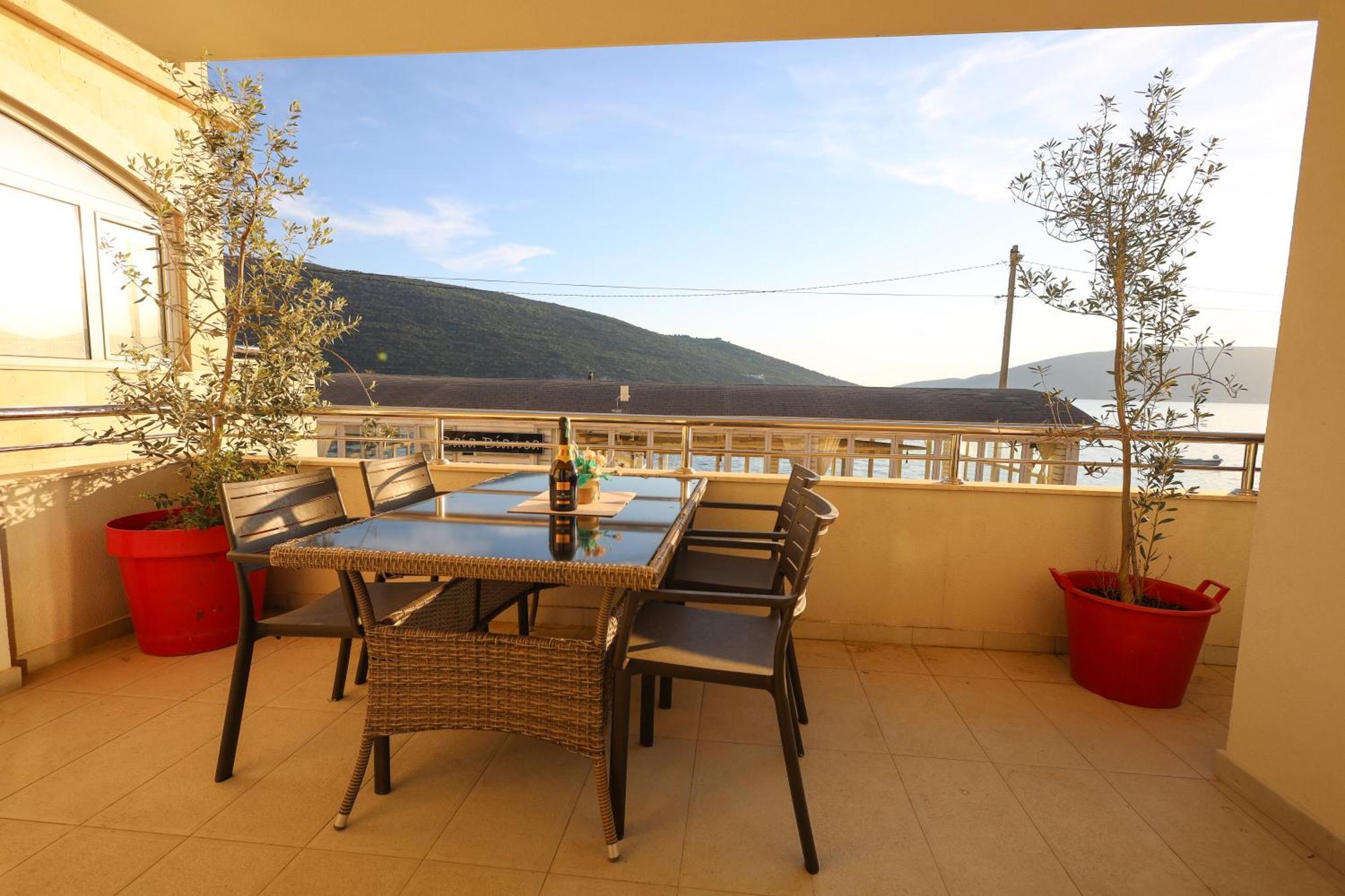 Apartments Milanovic Herceg Novi Ngoại thất bức ảnh