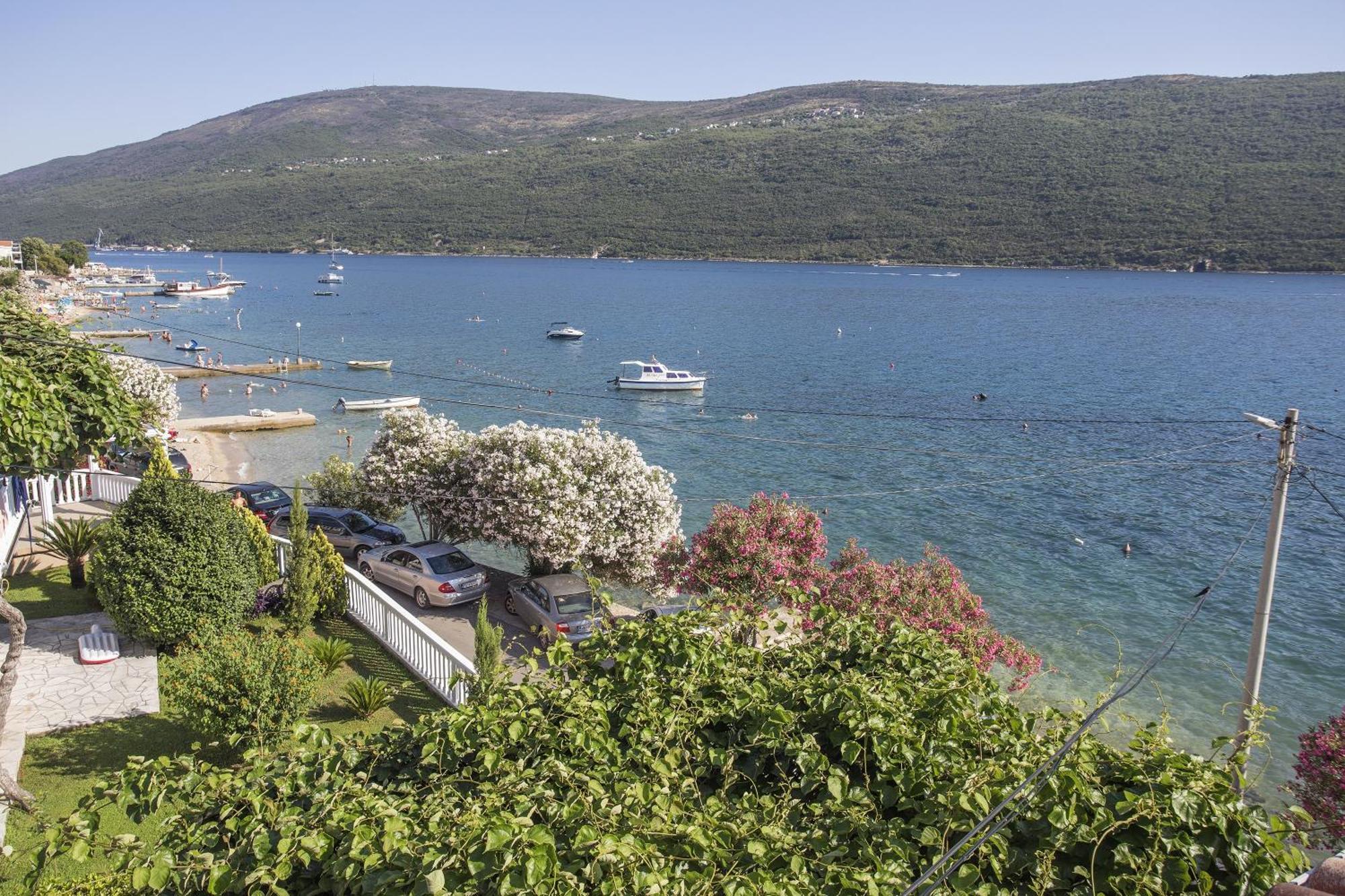 Apartments Milanovic Herceg Novi Phòng bức ảnh